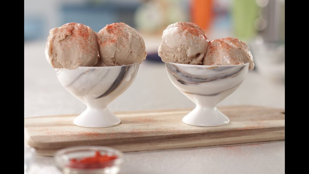 What are the different types of ice cream servers