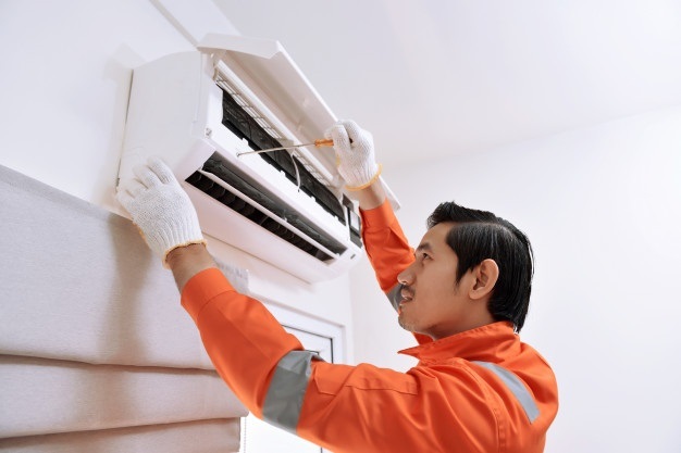 Description: C:\Users\stefa\Downloads\PICTURES\young-asian-male-technician-repairing-air-conditioner-with-screwdriver_9083-1165.jpg