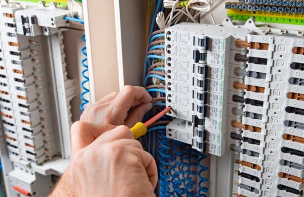 The Complete Guide to Emergency Electricians