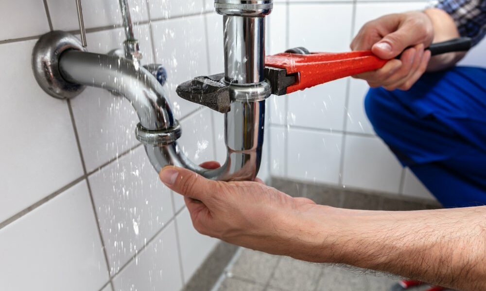 Small Daily Habits That Prevent Expensive Plumbing Emergencies Later
